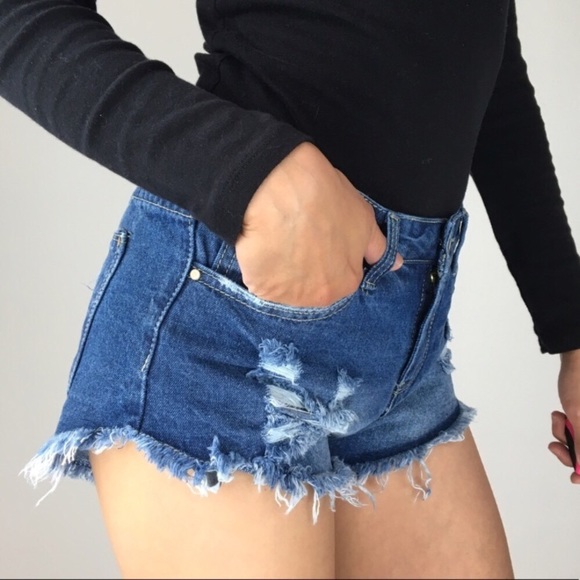 NEW frayed denim shorts - Picture 3 of 6